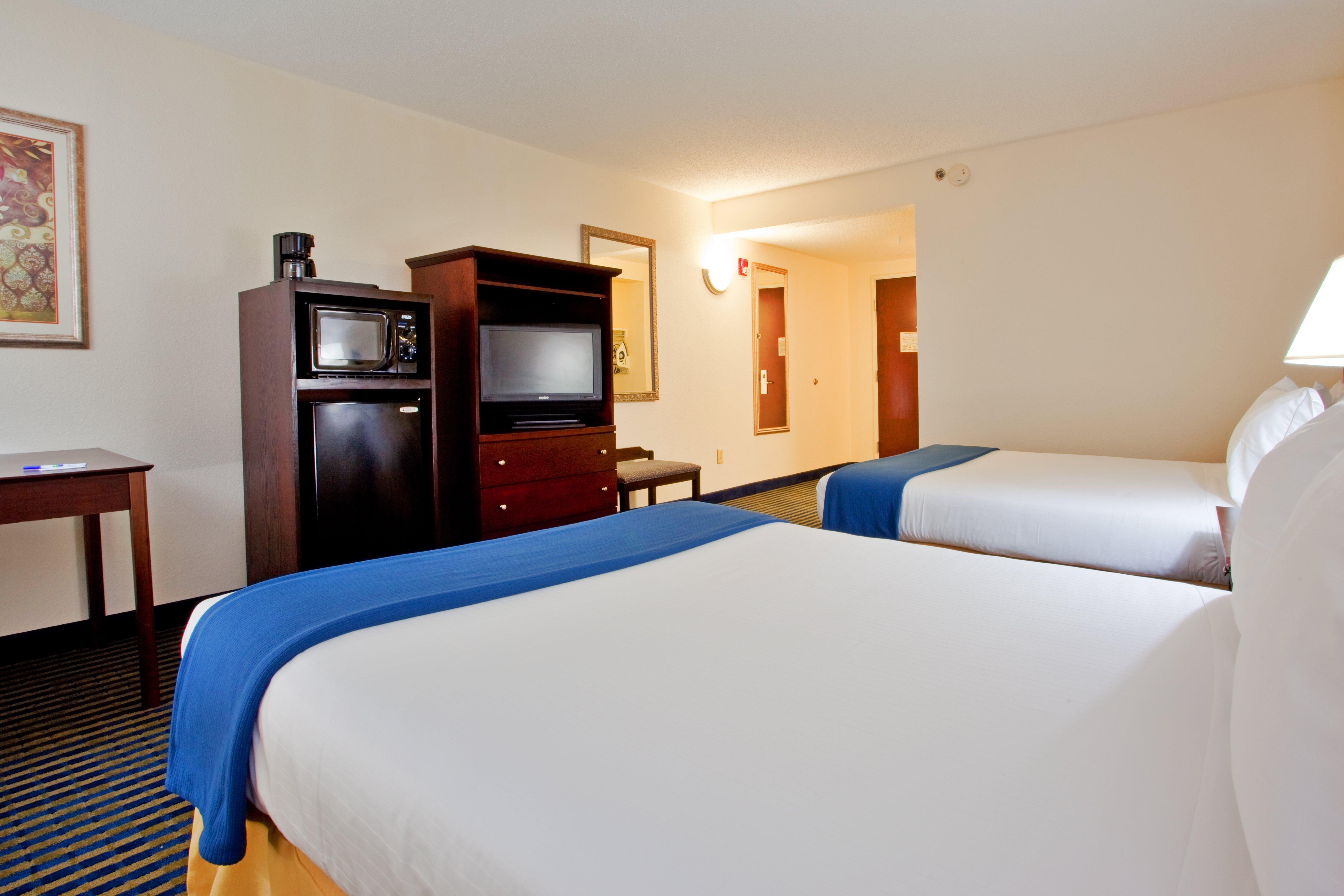 Holiday Inn Express & Suites Chesapeake By Ihg Exterior photo