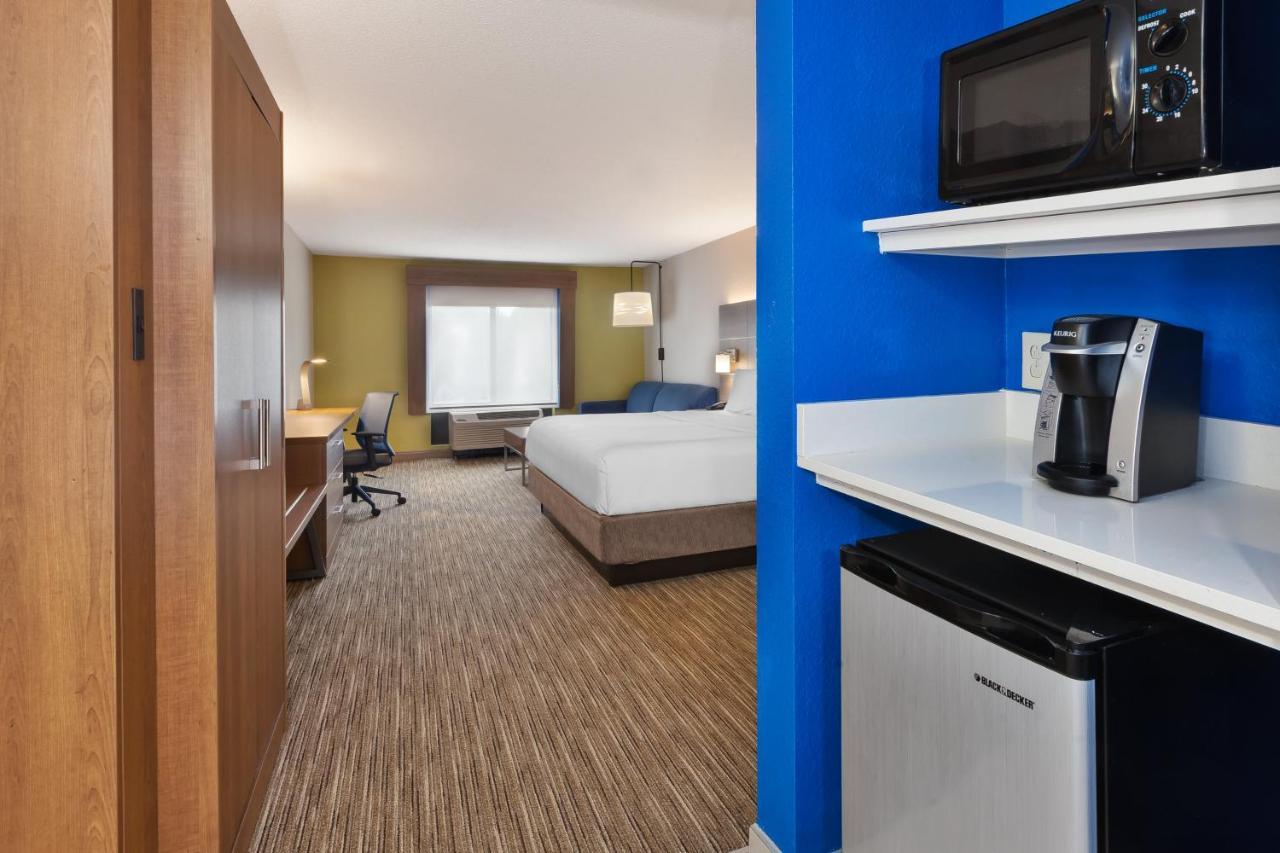 Holiday Inn Express & Suites Chesapeake By Ihg Exterior photo