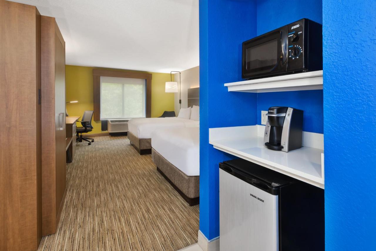 Holiday Inn Express & Suites Chesapeake By Ihg Exterior photo