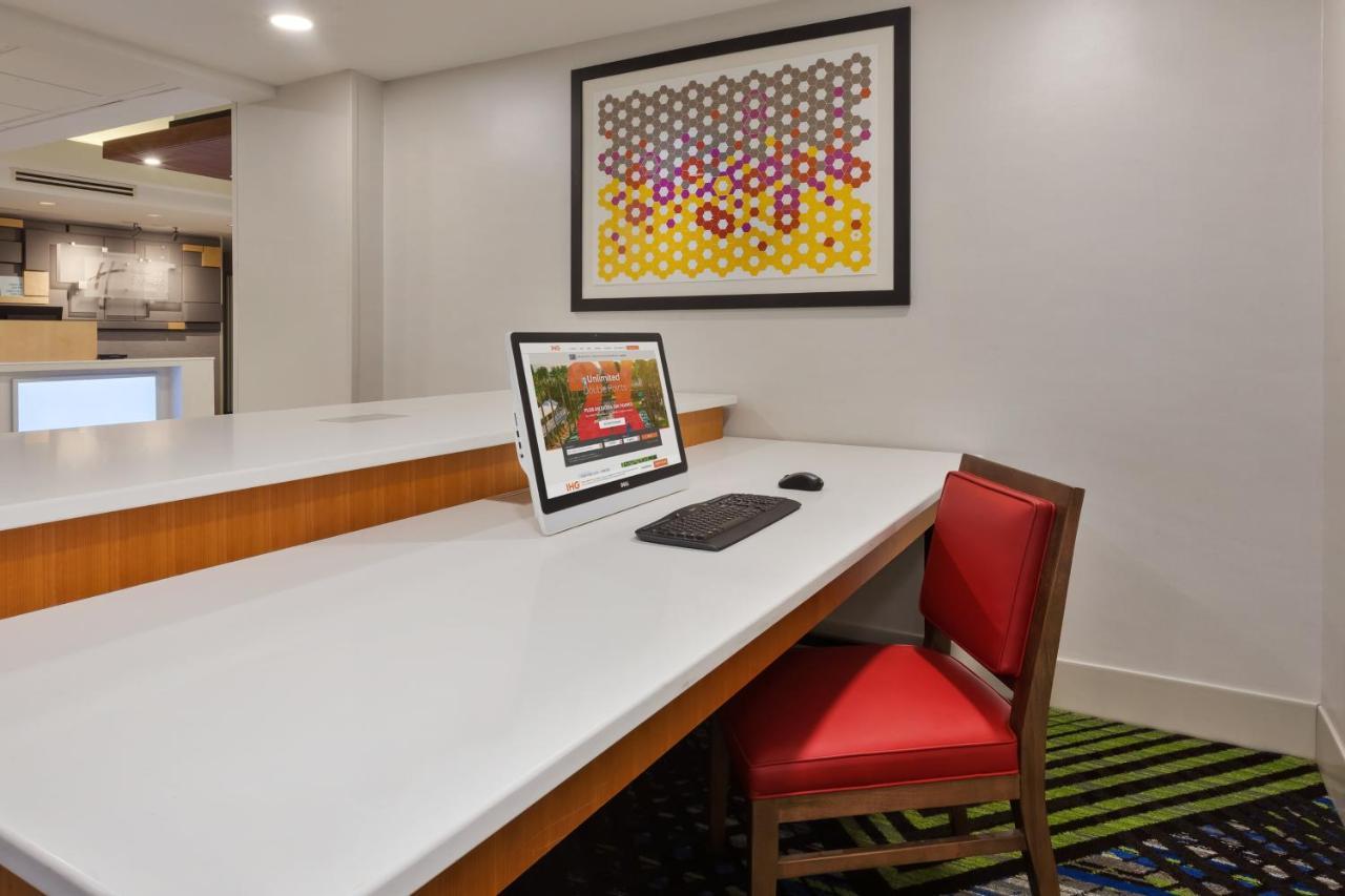 Holiday Inn Express & Suites Chesapeake By Ihg Exterior photo