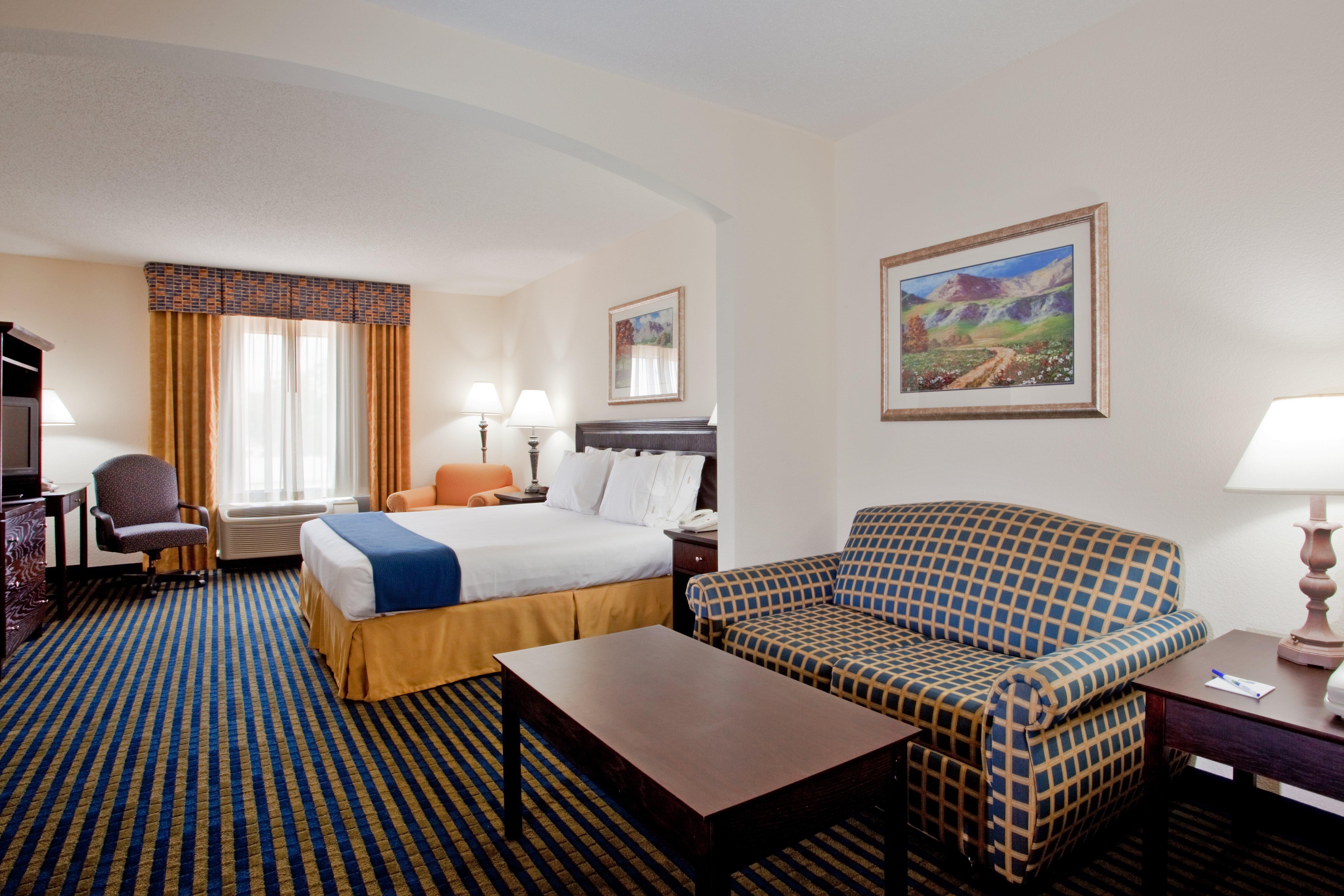 Holiday Inn Express & Suites Chesapeake By Ihg Exterior photo